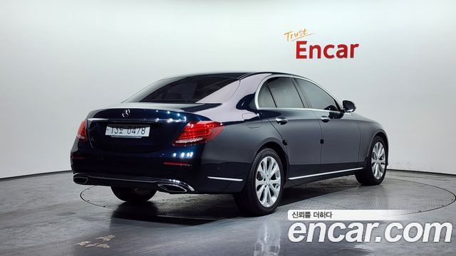 Mercedes-Benz E-Class 2017 — photo 2