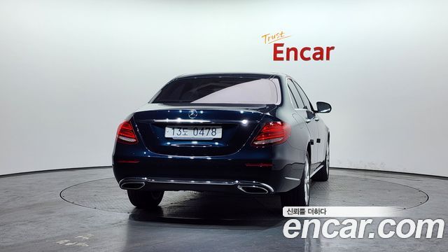 Mercedes-Benz E-Class 2017 — photo 4