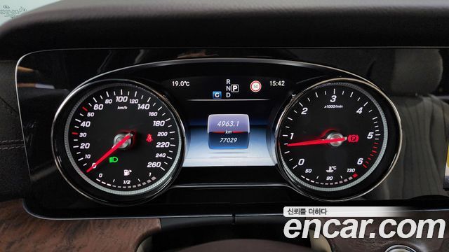 Mercedes-Benz E-Class 2017 — photo 8
