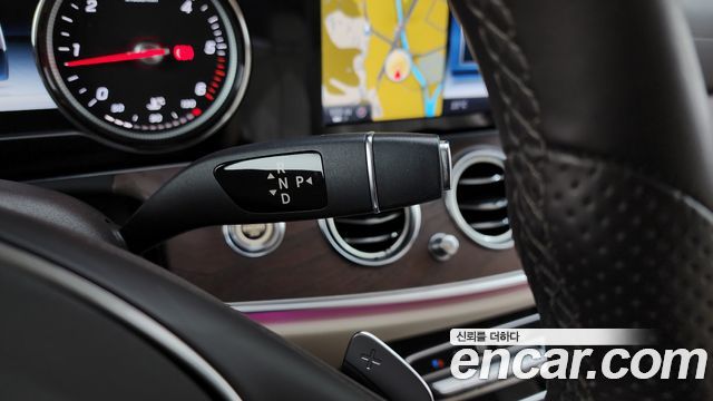 Mercedes-Benz E-Class 2017 — photo 9
