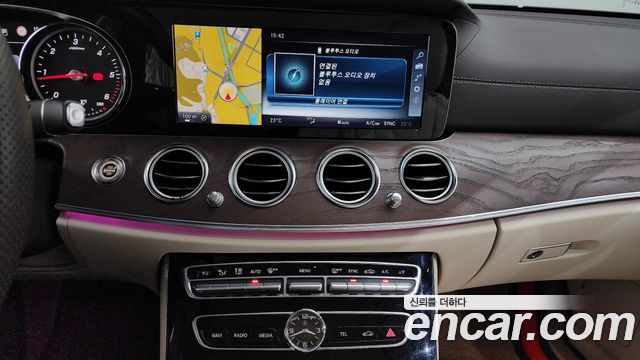 Mercedes-Benz E-Class 2017 — photo 13