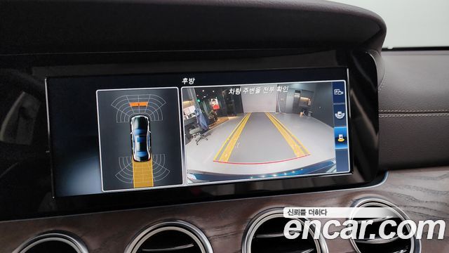 Mercedes-Benz E-Class 2017 — photo 14