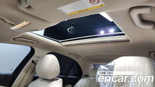 Mercedes-Benz E-Class 2017 — photo 19