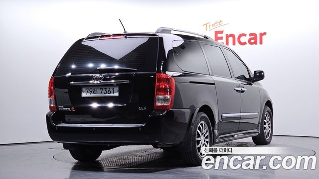 Kia Canival 2010 — photo 2