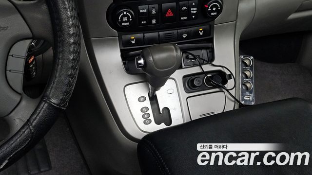 Kia Canival 2010 — photo 9