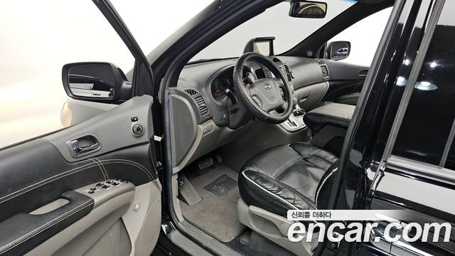 Kia Canival 2010 — photo 10