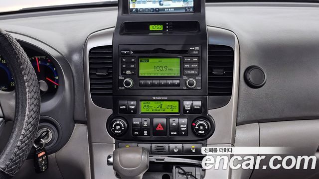 Kia Canival 2010 — photo 15