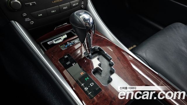 Lexus IS 2006 — photo 9