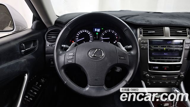 Lexus IS 2006 — photo 13