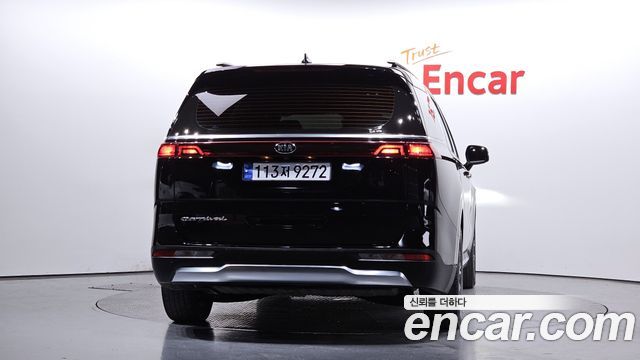 Kia Canival 2021 — photo 4