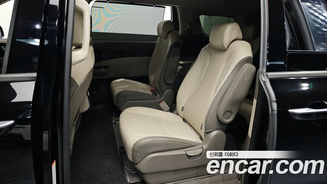 Kia Canival 2021 — photo 17
