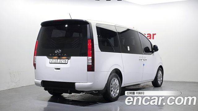 Hyundai Staria 2022 — photo 2