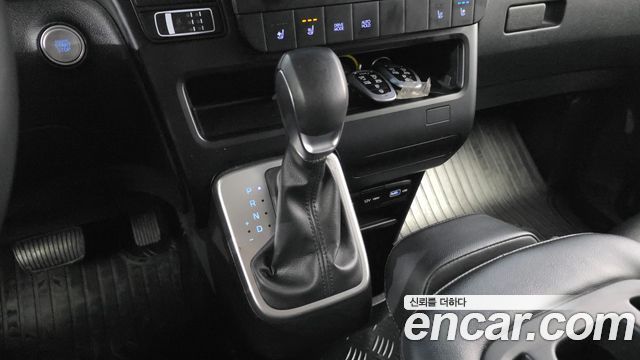 Hyundai Staria 2022 — photo 9