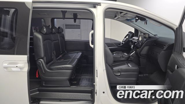 Hyundai Staria 2022 — photo 11