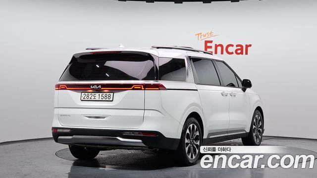 Kia Canival 2023 — photo 2