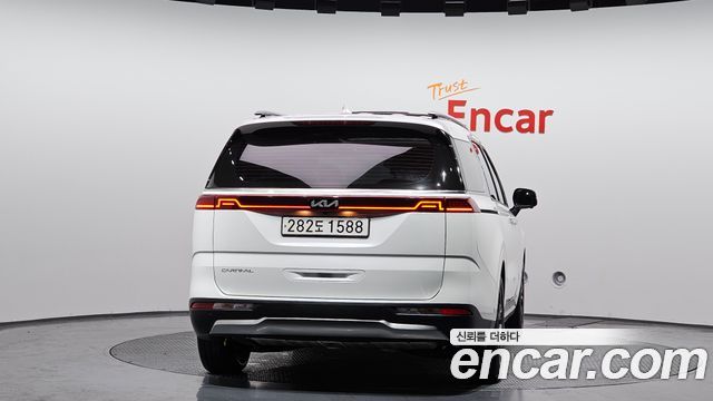 Kia Canival 2023 — photo 4