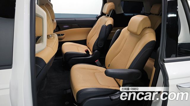 Kia Canival 2023 — photo 11