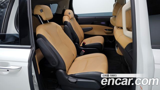 Kia Canival 2023 — photo 12