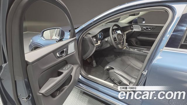 Volvo S60 2020 — photo 13