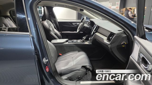 Volvo S60 2020 — photo 18