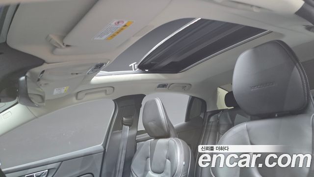 Volvo S60 2020 — photo 26