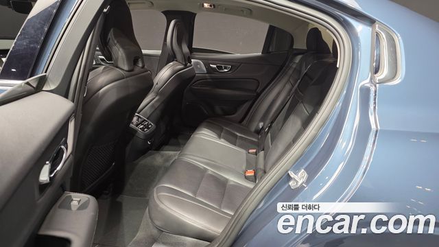 Volvo S60 2020 — photo 16