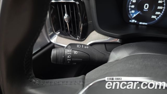 Volvo S60 2020 — photo 27