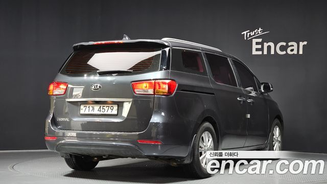 Kia Canival 2016 — photo 2