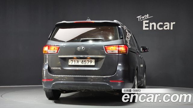 Kia Canival 2016 — photo 4