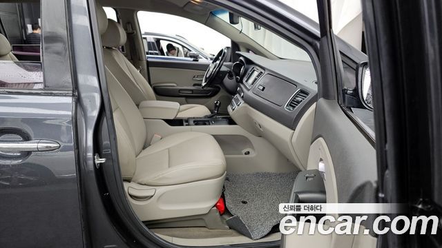 Kia Canival 2016 — photo 11