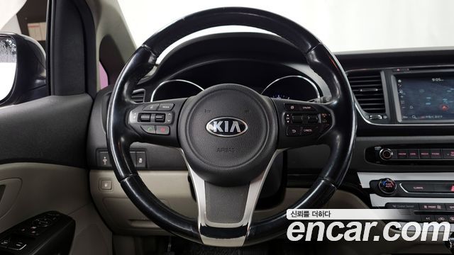 Kia Canival 2016 — photo 13