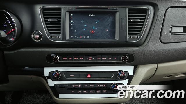Kia Canival 2016 — photo 14