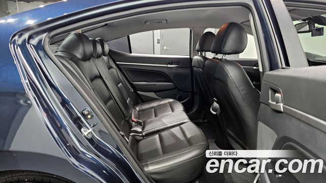Hyundai AVANTE 2019 — photo 11