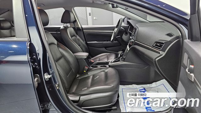 Hyundai AVANTE 2019 — photo 12