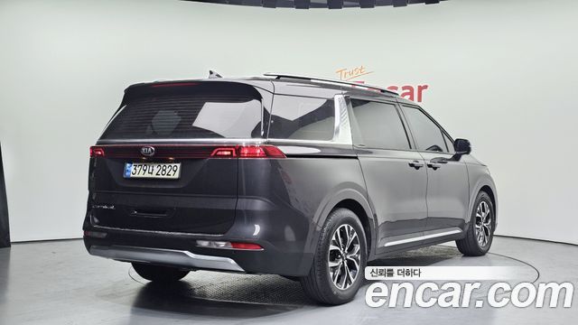 Kia Canival 2021 — photo 2