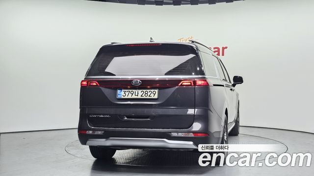 Kia Canival 2021 — photo 4