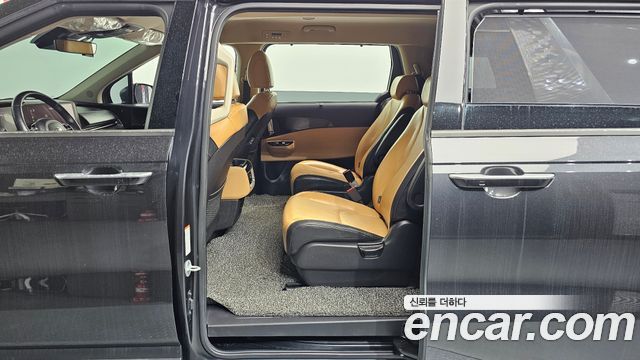 Kia Canival 2021 — photo 17