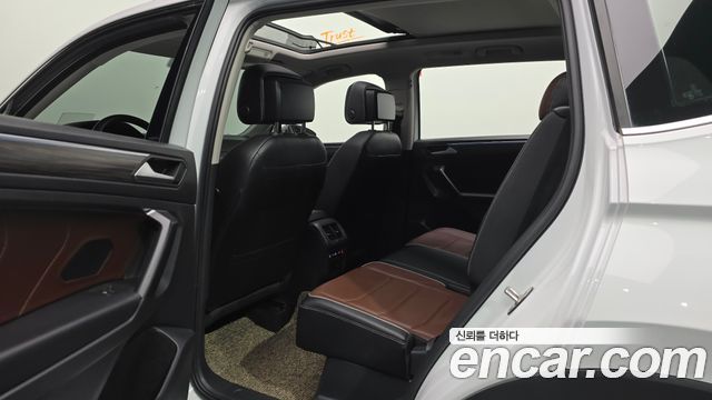 Volkswagen Tiguan 2023 — photo 11