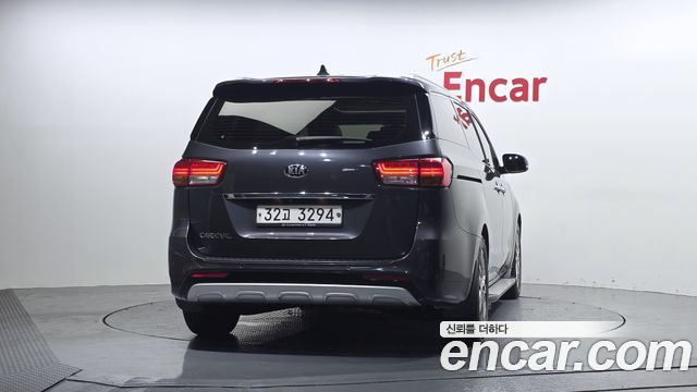 Kia Canival 2016 — photo 4
