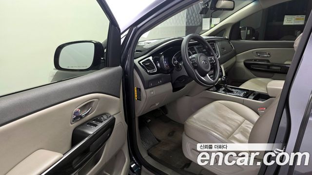 Kia Canival 2016 — photo 10