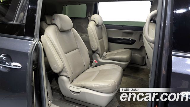 Kia Canival 2016 — photo 11