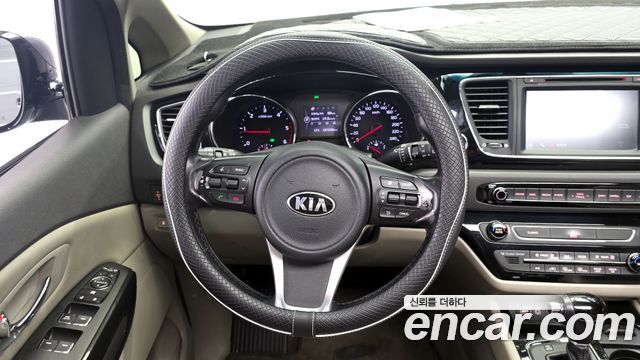 Kia Canival 2016 — photo 13