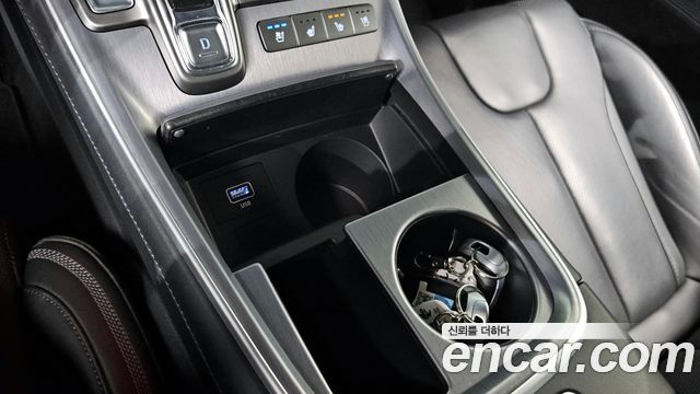 Hyundai Santafe 2021 — photo 28
