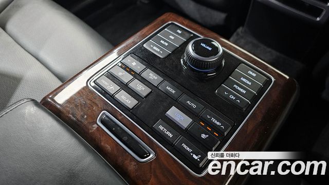 Hyundai Equus 2014 — photo 25