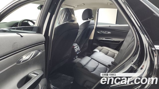 Genesis GV70 2022 — photo 24