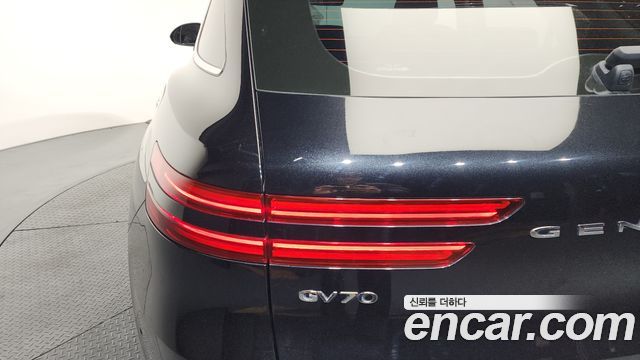 Genesis GV70 2022 — photo 9