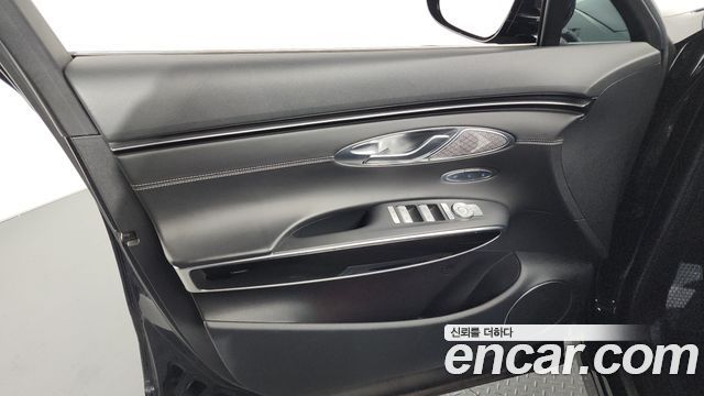 Genesis GV70 2022 — photo 14