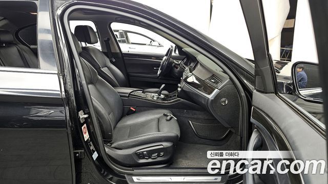 BMW 5-Series 2015 — photo 11