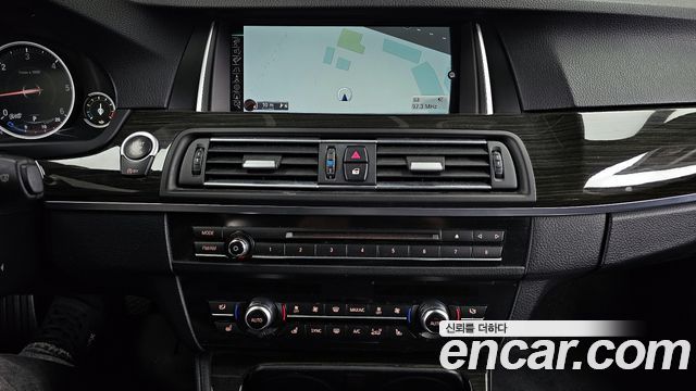 BMW 5-Series 2015 — photo 14