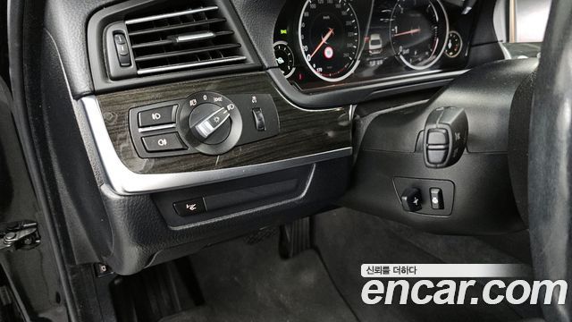 BMW 5-Series 2015 — photo 16